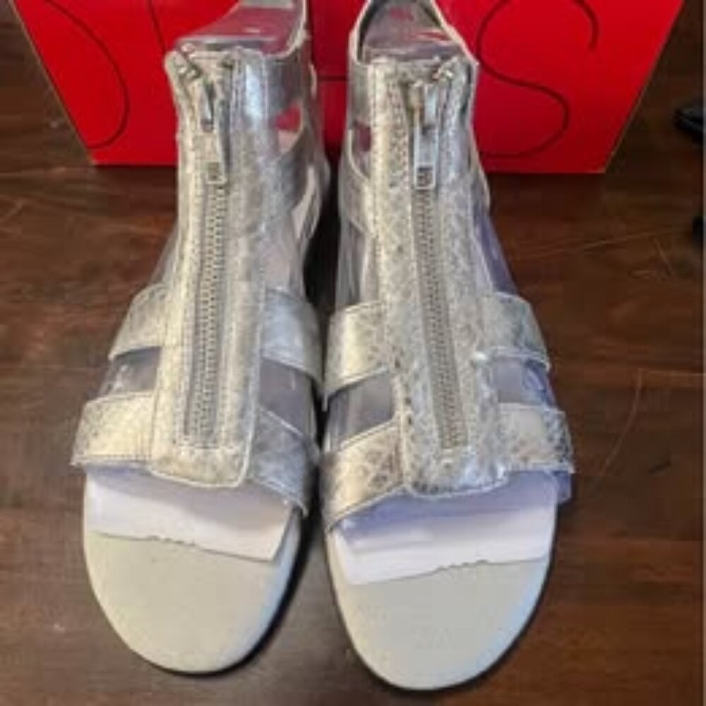 Aerosoles Silver Gladiator Sandals – Size 8.5 – NEW in Box –